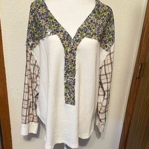 POL NWOT Floral Patchwork V-Neck Blouse - Cream and Blue